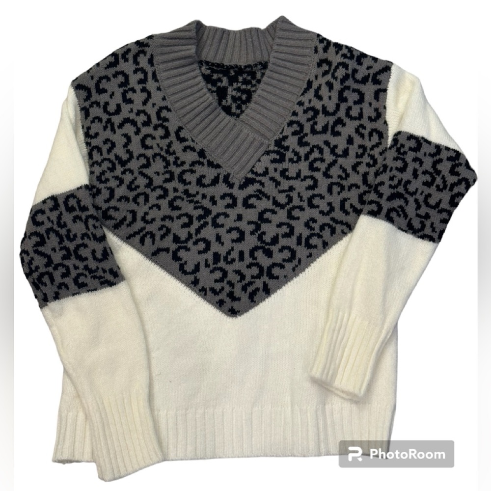 White and Leopard print V-neck sweater